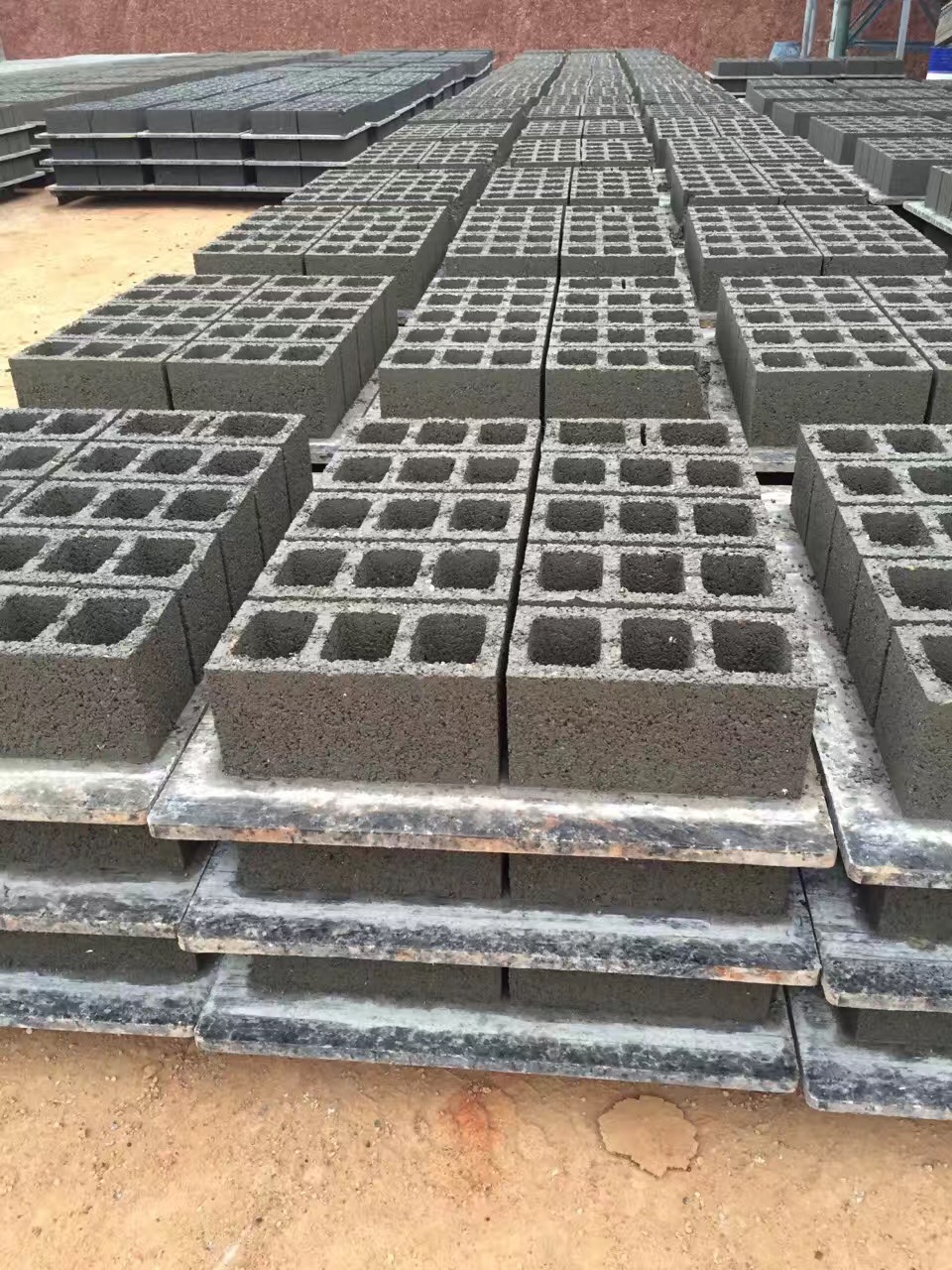 Hollow Block Pallets - Brick Pallets, Concrete Block Pallets, PVC Pallets